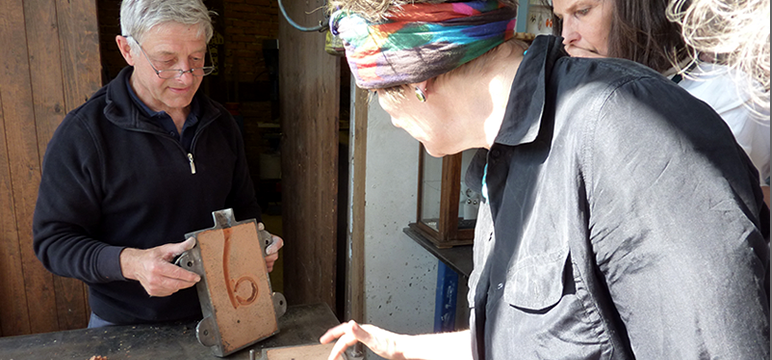 Wolfgang Gregor und Christiane Drendel von der Kunstgiesserei Landin